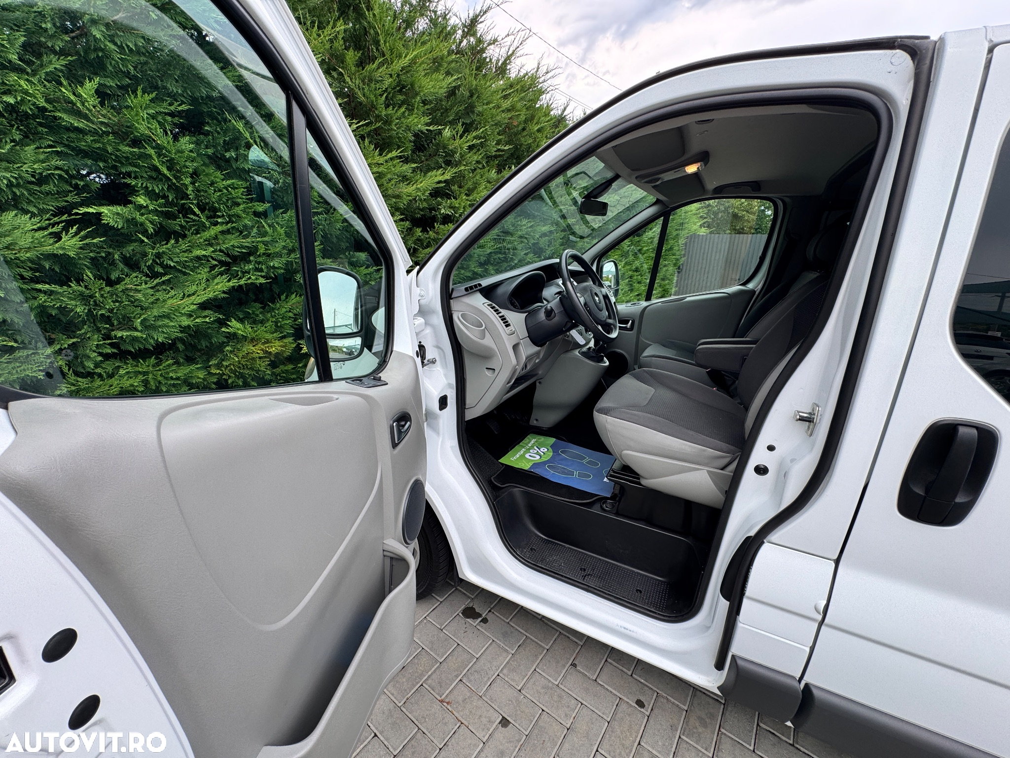 Opel Vivaro - 8