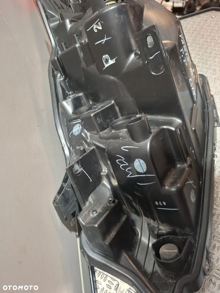 Lampa prawy przód przednia Toyota Yaris III lift 2018 rok - 5