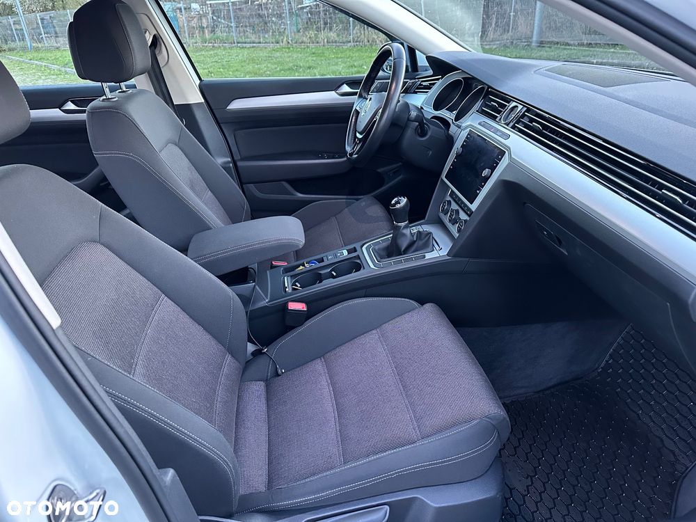 Volkswagen Passat 2.0 TDI SCR Comfortline - 15