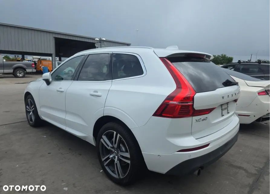 Volvo XC 60 T5 AWD Momentum - 5