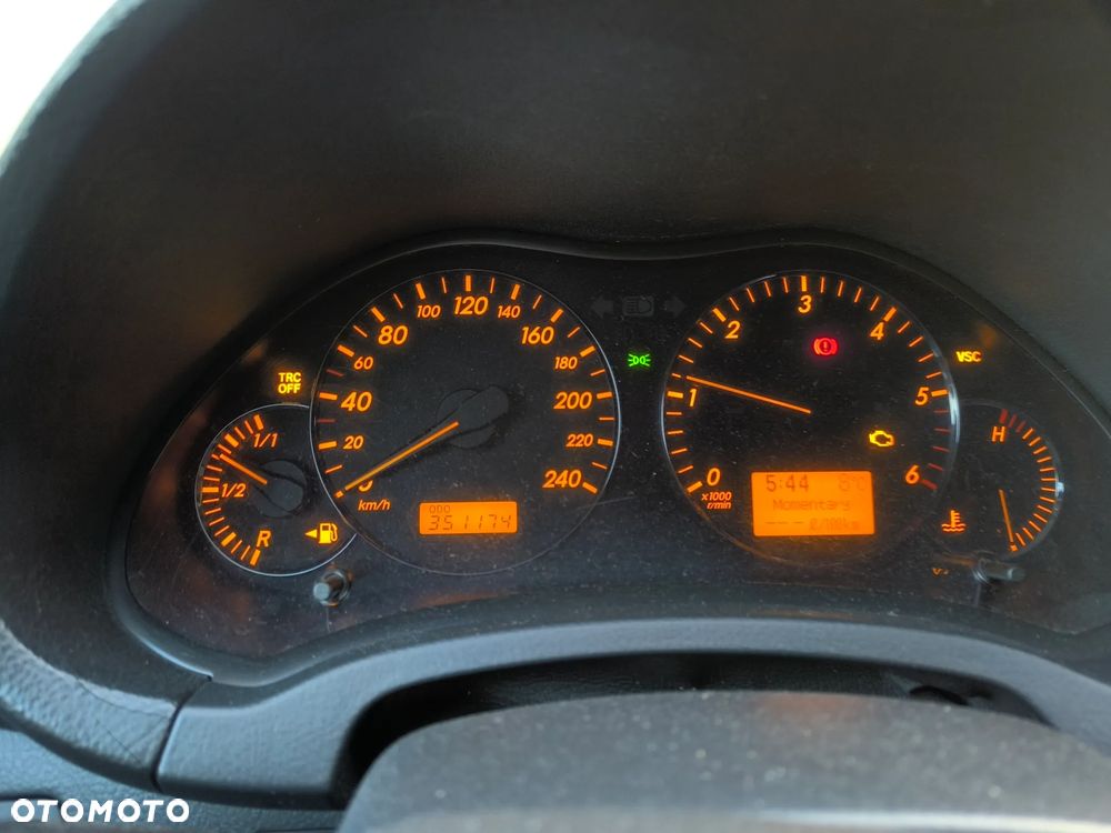 Toyota Avensis 2.0 D-4D - 18