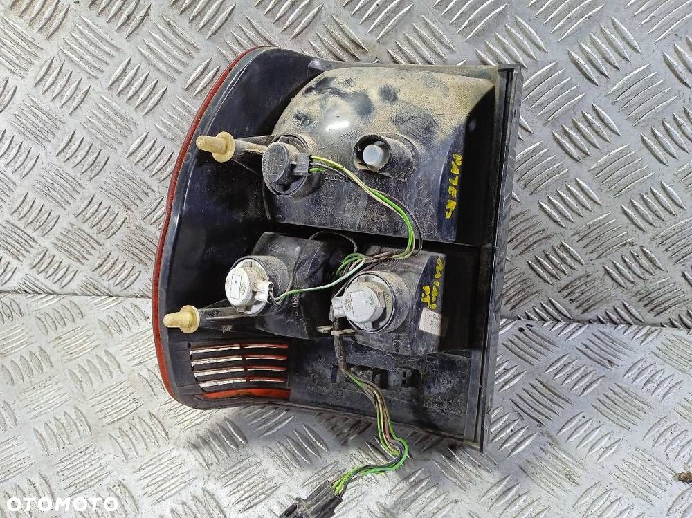 LAMPA PRAWA TYLNA MITSUBISHI PAJERO - 2