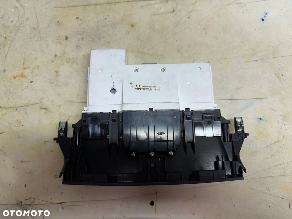 Wyświetlacz radia Toyota Land Cruiser 120 - 83290-60251 (oryginalne) - 3