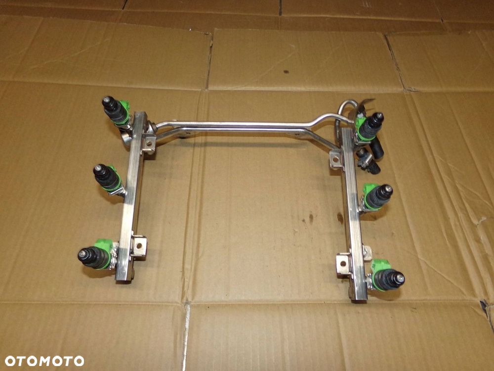 LISTWA WTRYSKOWA WTRYSKI AUDI A4 B6 2.4 V6 - 1