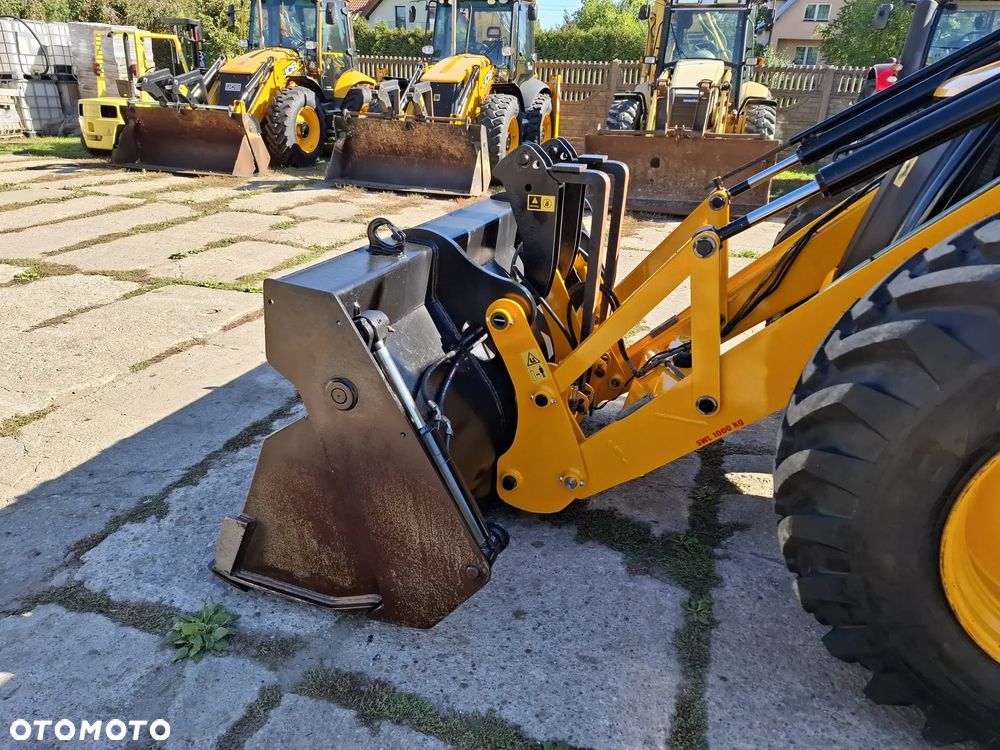 JCB 4CX - 17