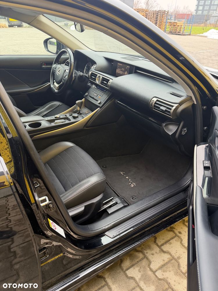 Lexus IS 200t Elegance - 12