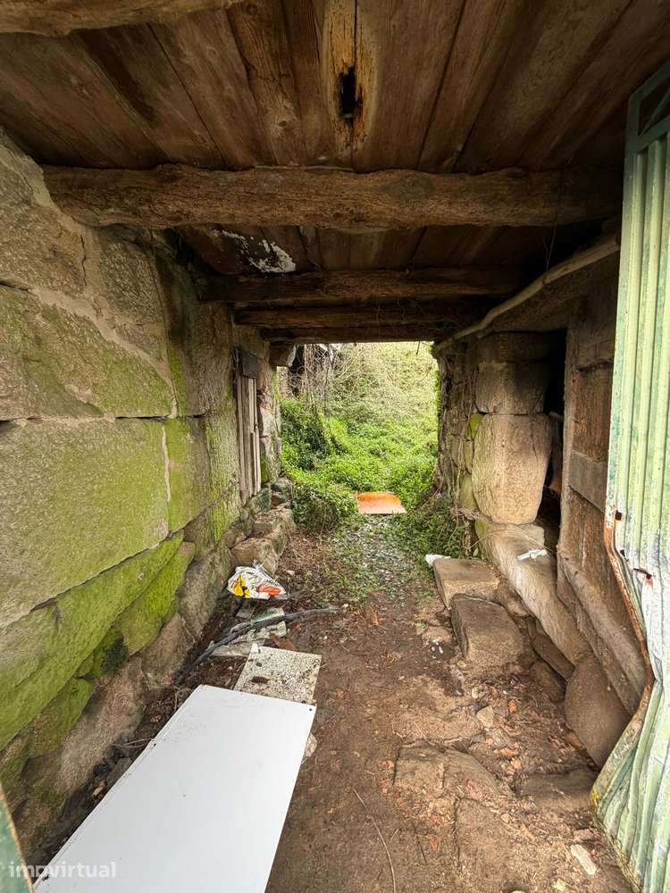 Casa Antiga / Ruína para Restaurar - Grande imagem: 3/23
