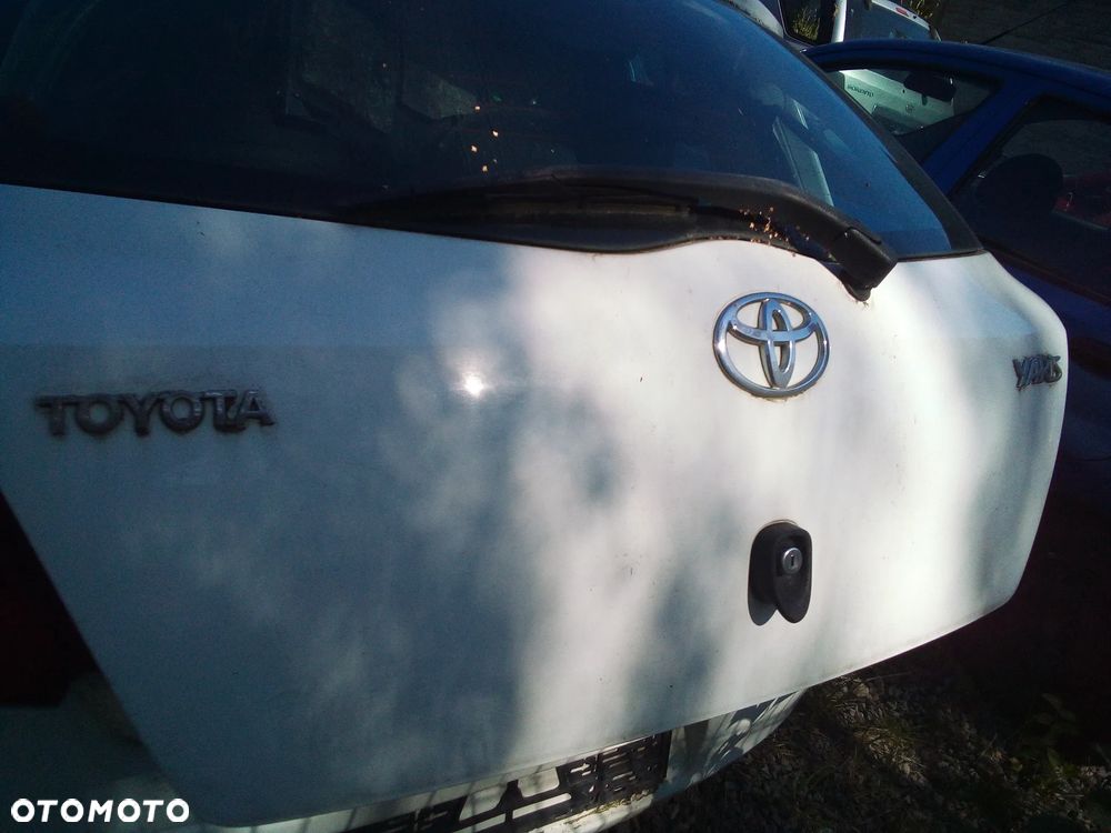 * KLAPA BAGAŻNIKA TOYOTA YARIS II * - 4