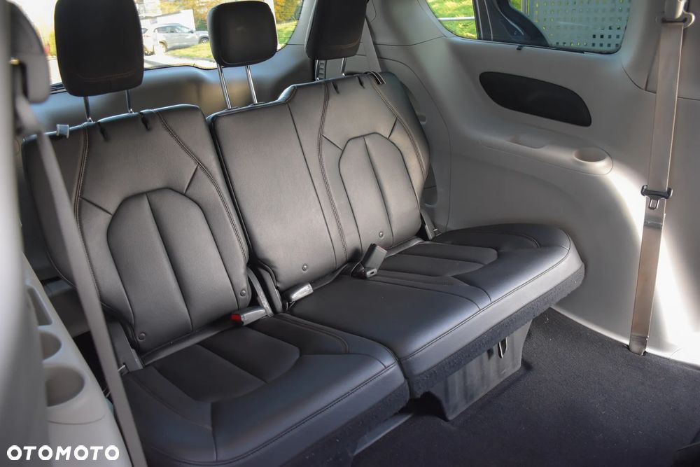 Chrysler Pacifica - 33