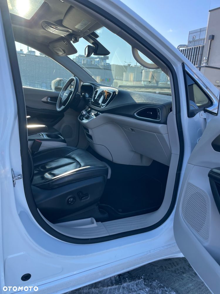 Chrysler Pacifica - 21