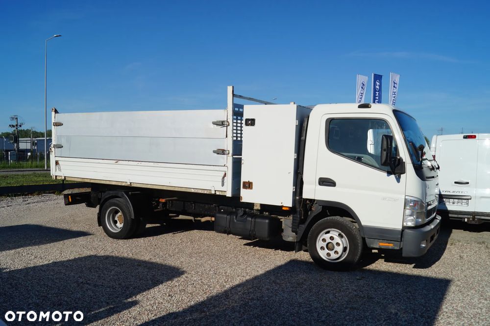 Mitsubishi CENTER FUSO - 20
