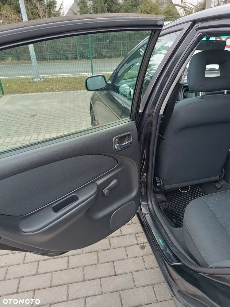 Toyota Avensis 1.8 VVT-i Terra Plus - 11