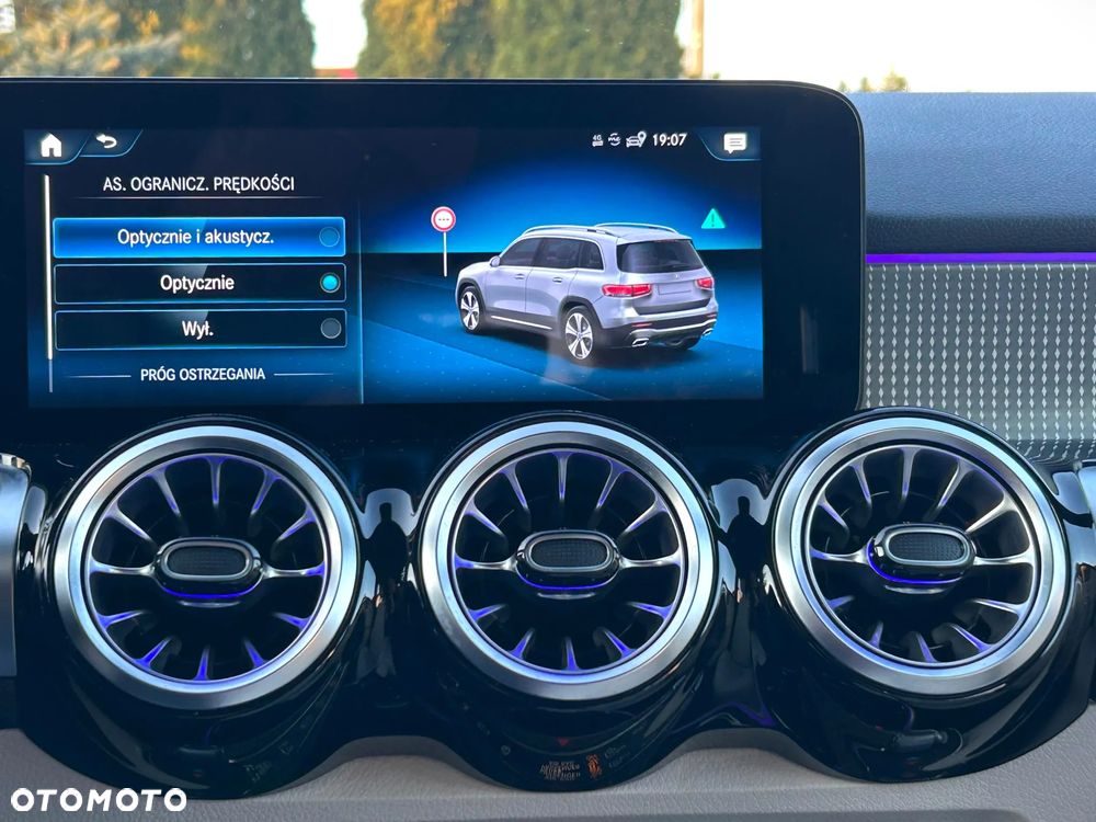 Mercedes-Benz GLB - 26