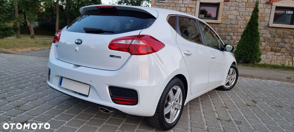 Kia Ceed 1.6 GDI Dream Team Edition - 11
