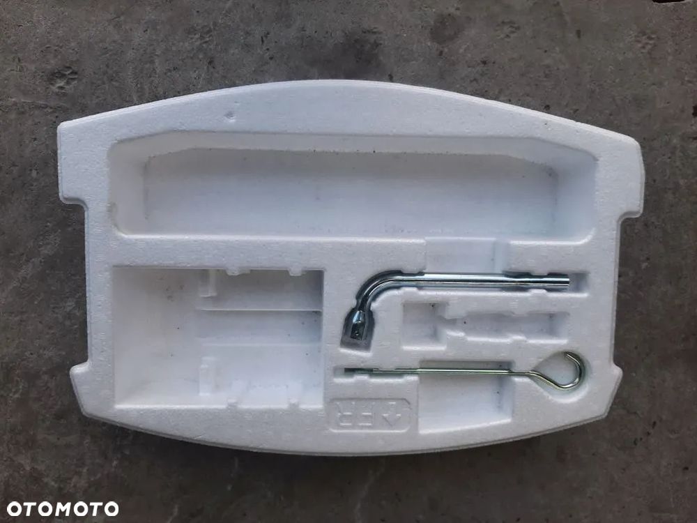 WKŁAD BAGAŻNIKA STYROPIAN SUZUKI SWIFT MK8 2017-