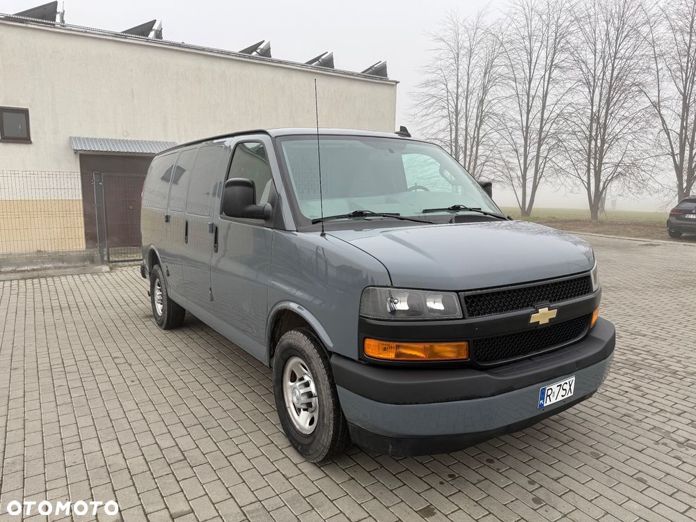 Chevrolet Express - 3