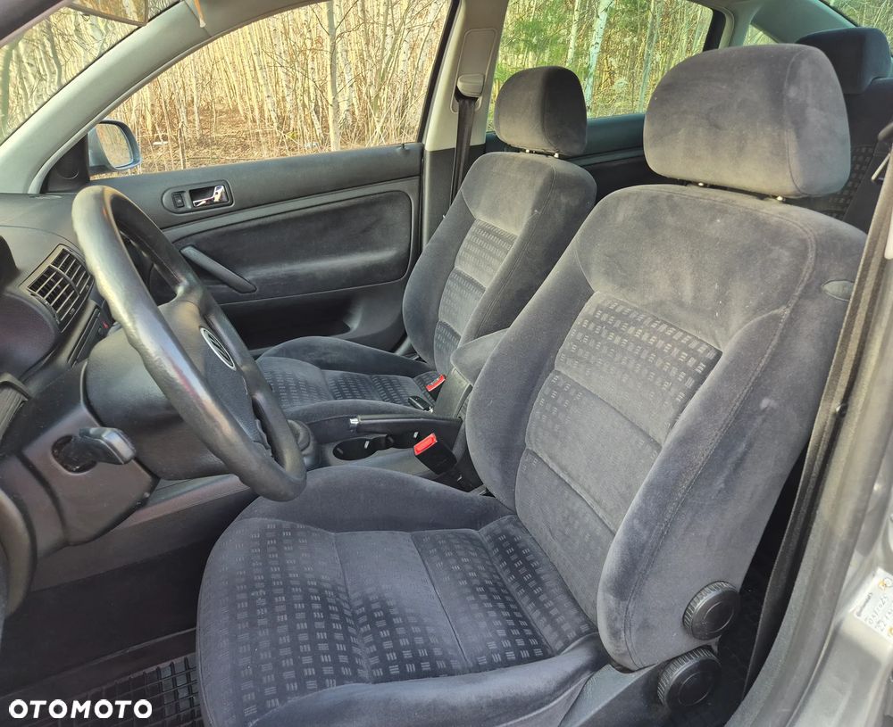 Volkswagen Passat 1.6 Basis - 11