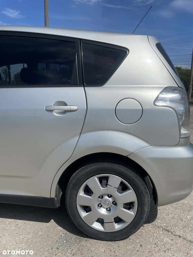 Toyota Corolla Verso 2.2 D-4D - 15