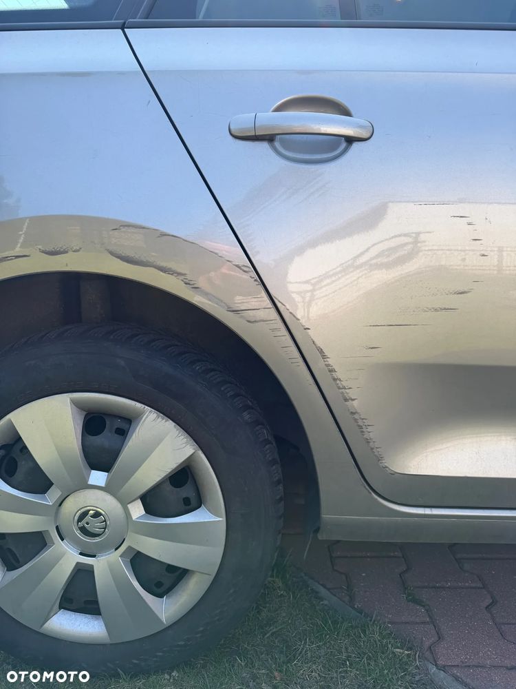 Skoda RAPID 1.2 TSI Active - 9