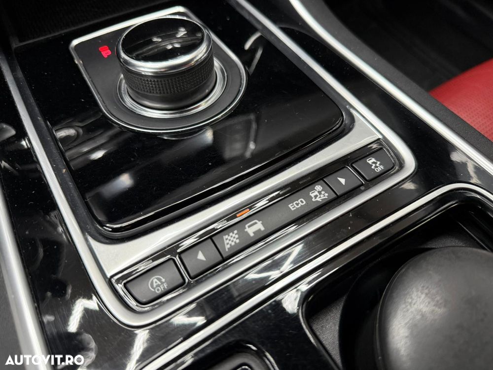 Jaguar XE 2.0 AWD R-Sport - 14