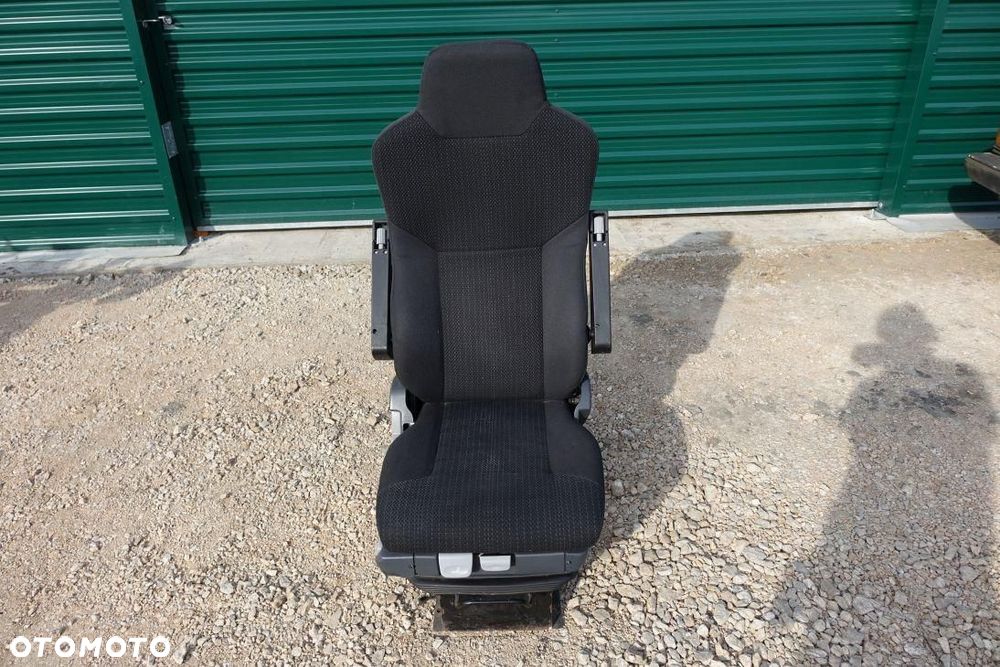 FOTEL KIEROWCY ISRI PNEUMATYCZNY MERCEDES 234242312 - 2