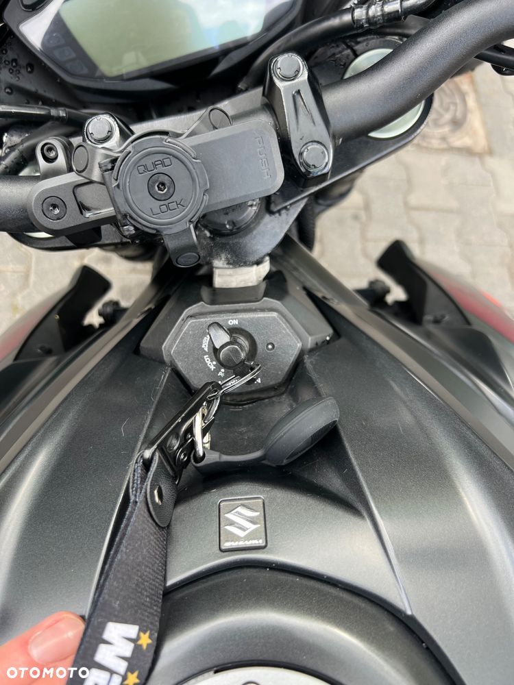 Suzuki GSX - 16