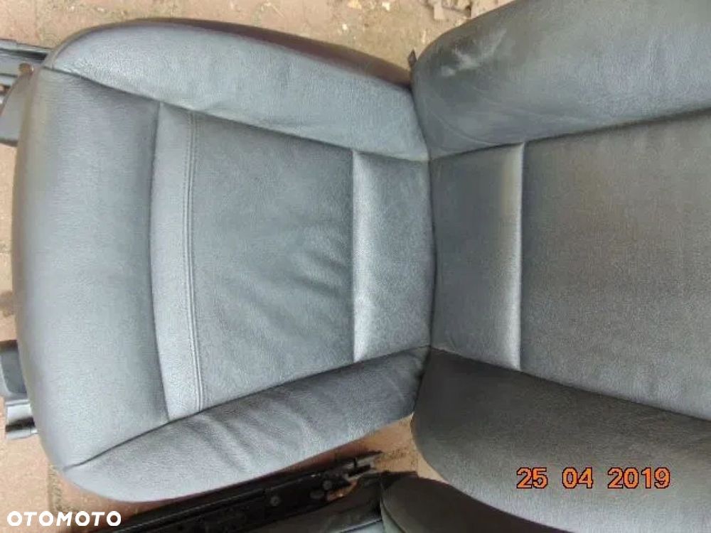 BMW 3 E92 COUPE siedzenia czarna grafitowa ciemna szara SKÓRA tapicerka skórzana elektryczne FOTELe podłokietnik napoje puszki cupholder SUPER STAN - 7