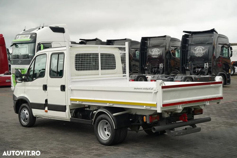 Iveco DAILY 35-130 / BASCULANTĂ CU BENĂ DIN OȚEL (DESCĂRCARE SPATE) / CABINĂ DUBLĂ - 7 LOCURI / ROȚI SPATE DUBLE / MANUALĂ / IMPORT / - 17