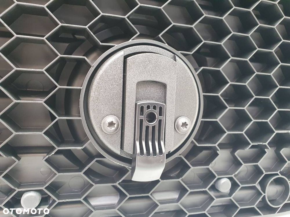 POKRYWA SCHOWKA PODŁOGI RAM 1500 2020 2018 - 5