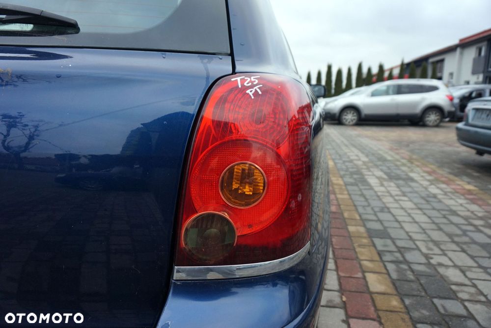 LAMPA TYLNA PRAWA AVENSIS II T25 KOMBI 81551-05180 TOYOTA 2003-2006 - 1