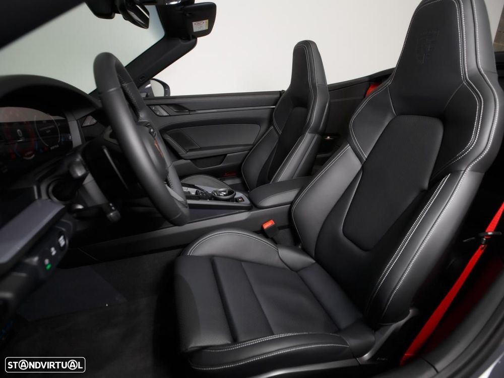 Porsche 911 (992) Carrera 4 GTS - 10