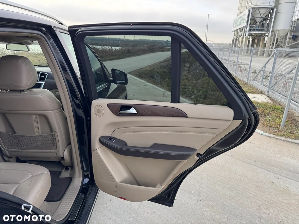 Mercedes-Benz ML - 13