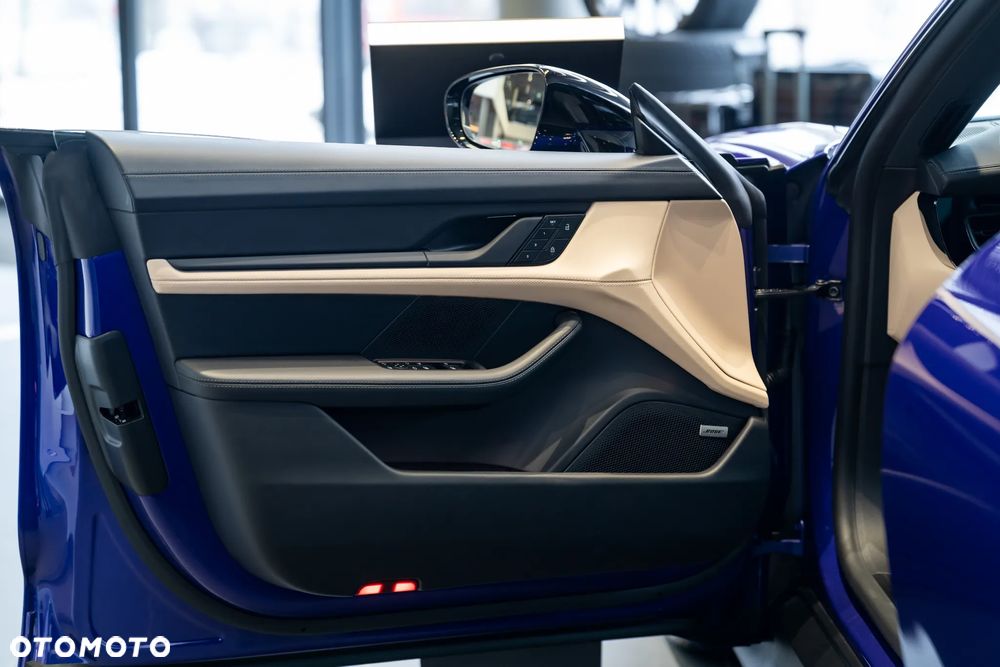 Porsche Taycan 105kWh 4S Black Edition - 11