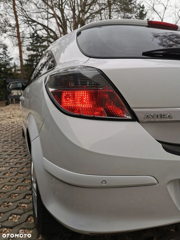 Opel Astra 1.6 Black&White - 9
