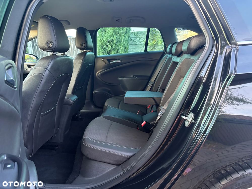 Opel Astra 1.4 Turbo Business - 28
