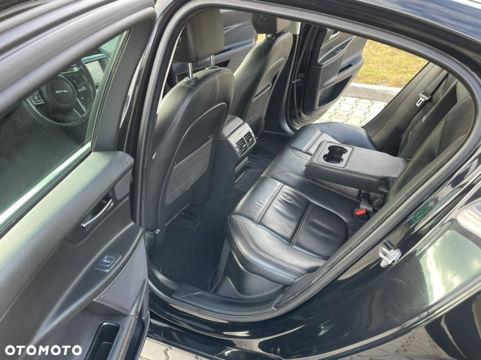 Jaguar XE 2.0 D AWD Prestige - 20