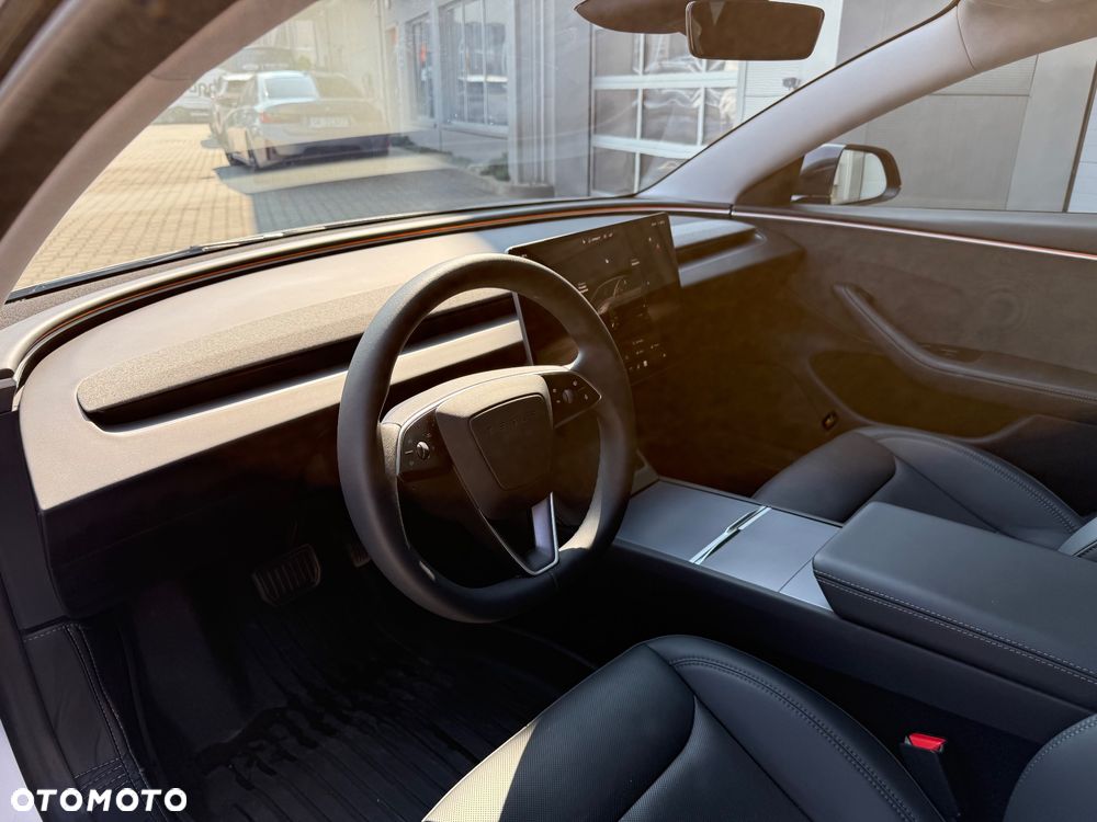 Tesla Model 3 - 8
