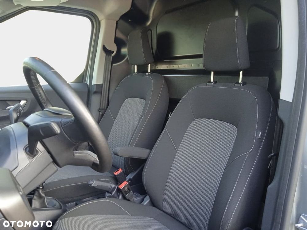 Ford Transit Courier - 30