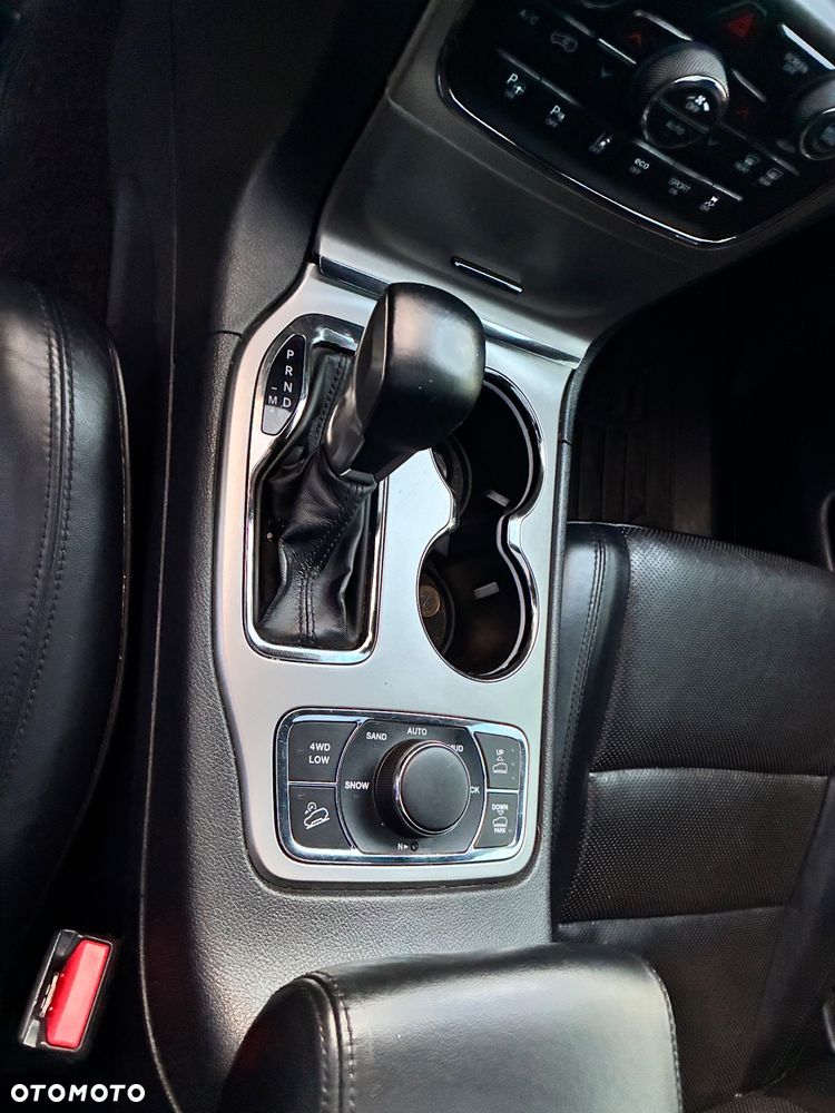 Jeep Grand Cherokee - 23