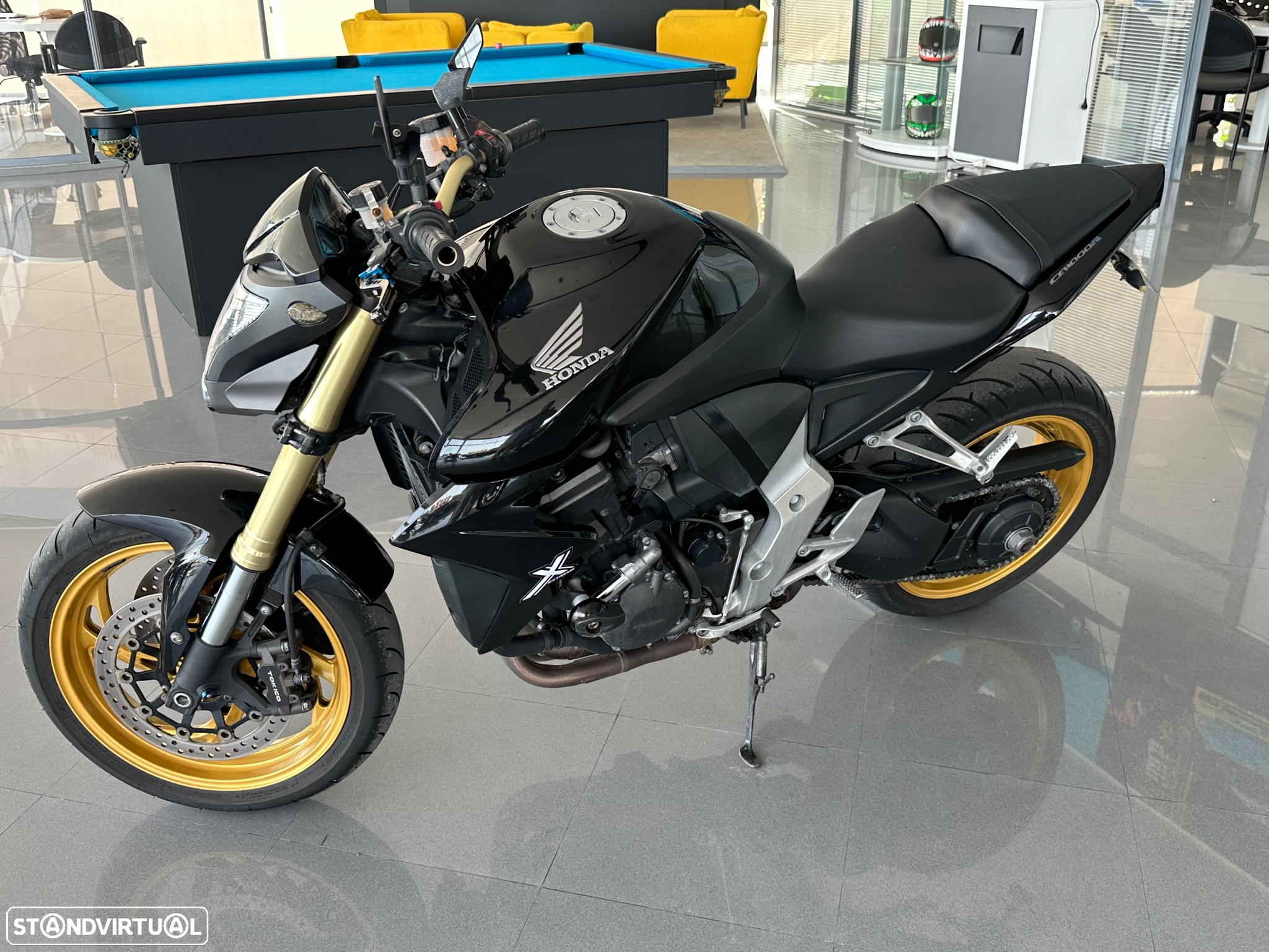 Honda CB - 8