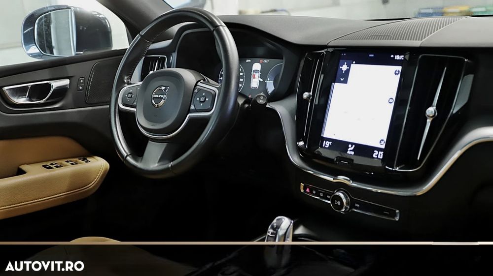 Volvo XC 60 T8 Twin Engine AWD Momentum Pro - 2