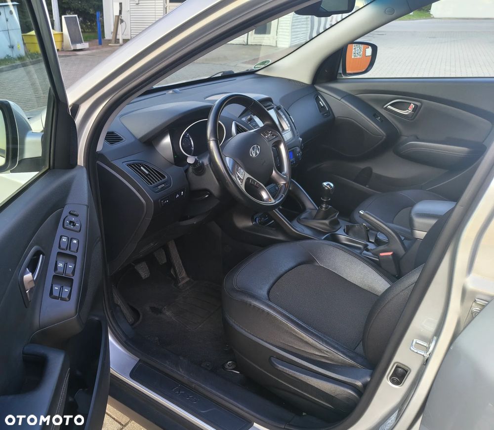 Hyundai ix35 1.7 CRDi 2WD blue Finale Gold - 11