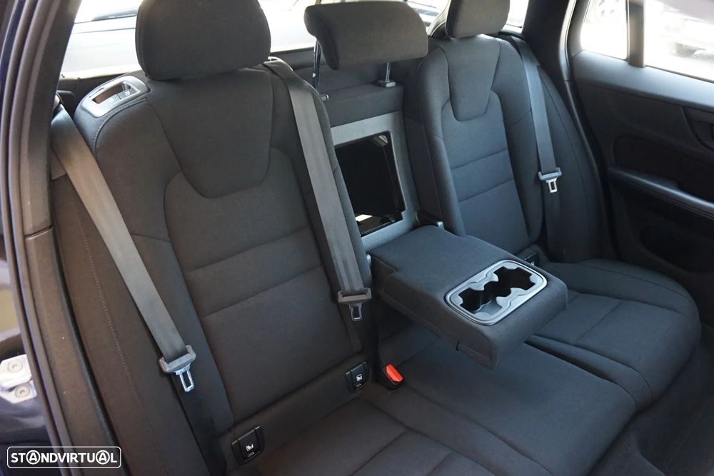 Volvo V60 2.0 B4 Momentum Core Geartronic - 18