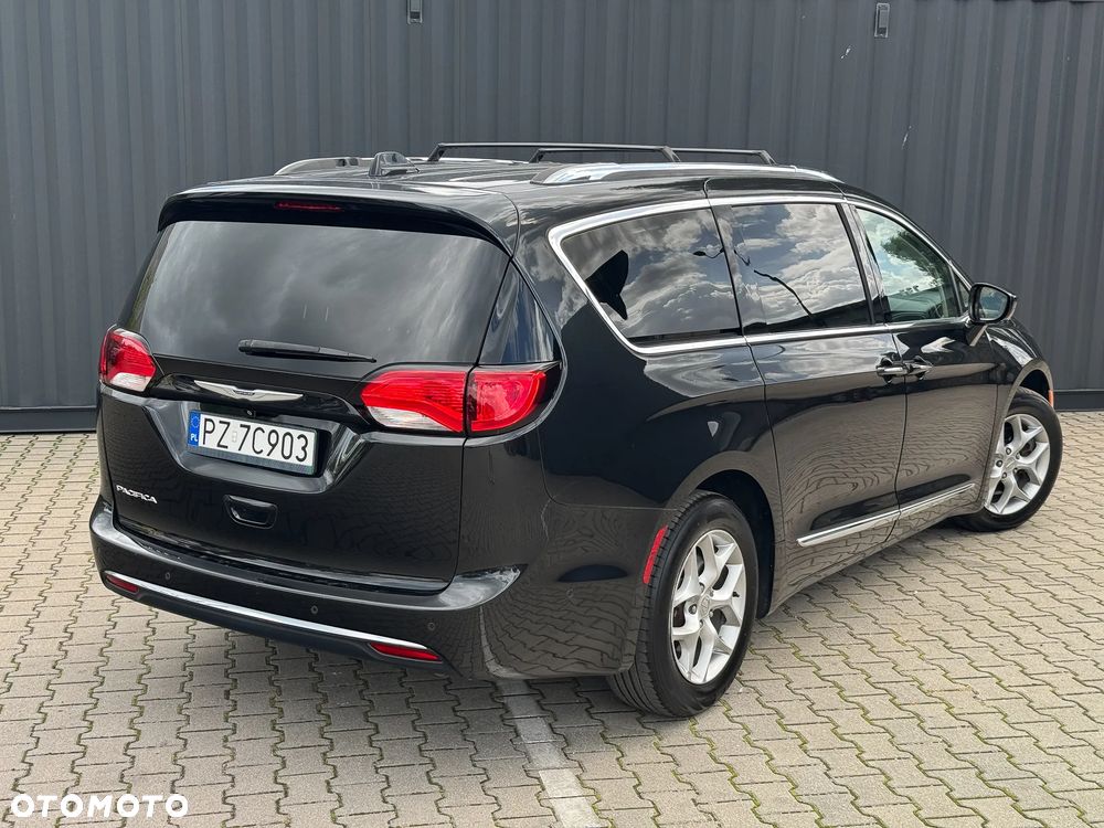 Chrysler Pacifica - 3