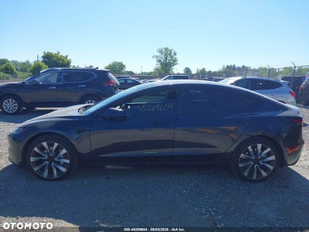 Tesla Model 3 - 2