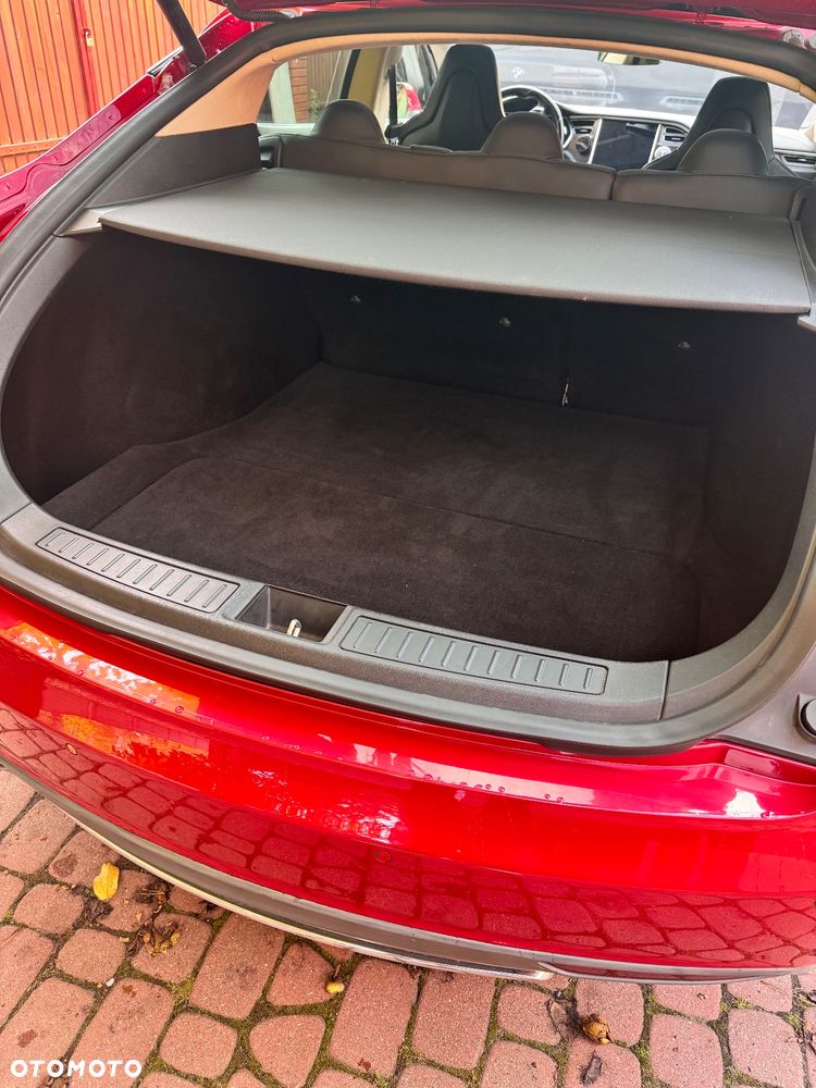Tesla Model S - 6
