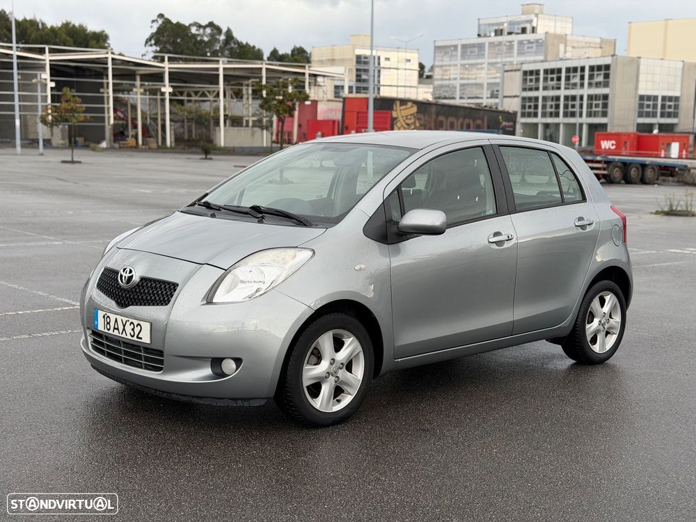 Toyota Yaris 1.0 VVT-i Sol High Pack - 1