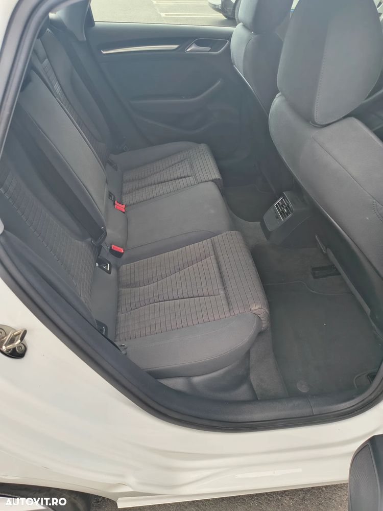 Audi A3 1.6 TDI S tronic Sport - 9