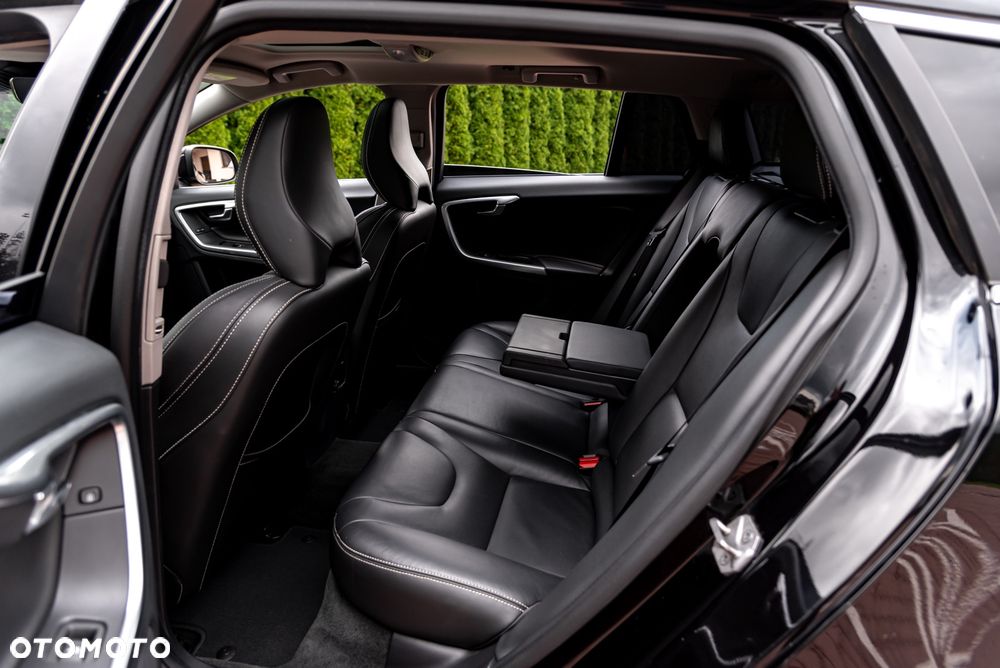 Volvo V60 D6 AWD Plug-in Hybrid Summum - 20