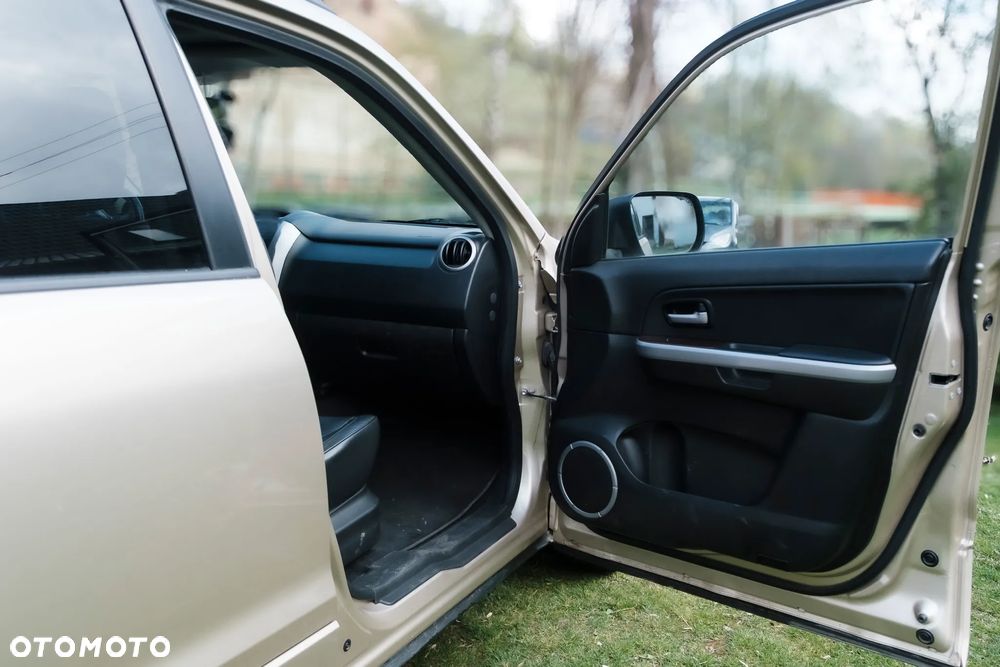 Suzuki Grand Vitara 2.0 De Luxe - 12